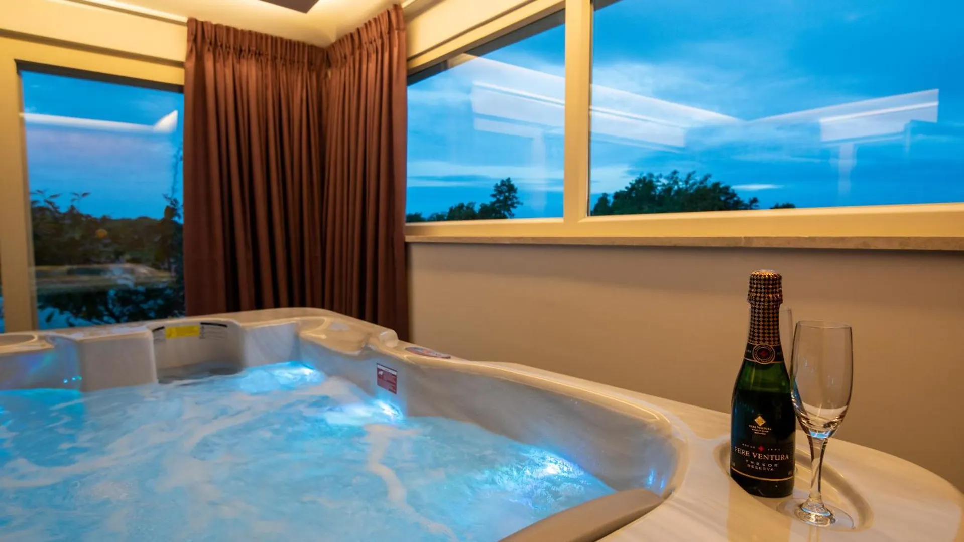 Beautiful Villa Sveta Anna With Jacuzzi In Tinjan 0*,