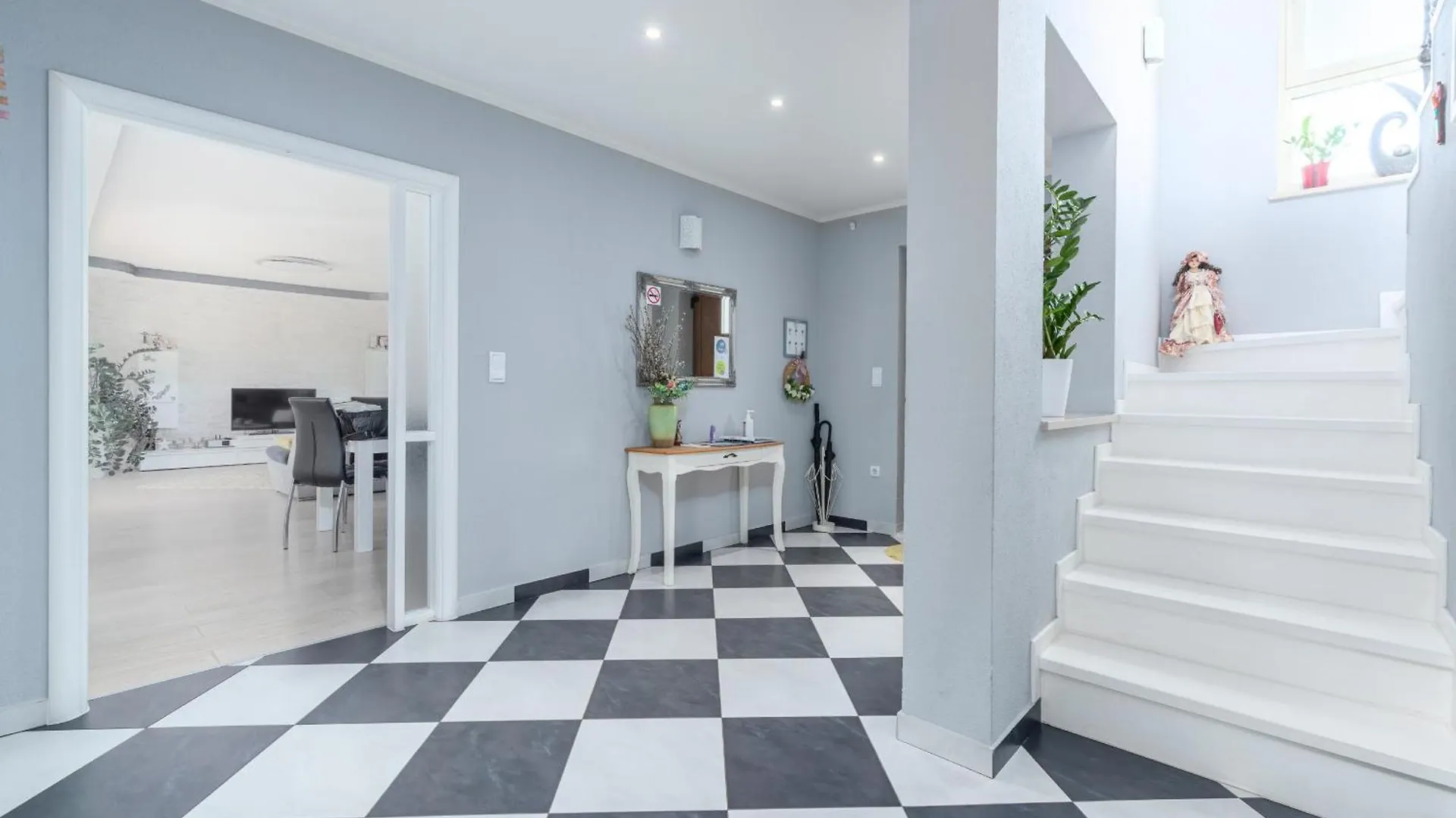 Beautiful Villa Sveta Anna With Jacuzzi In Tinjan