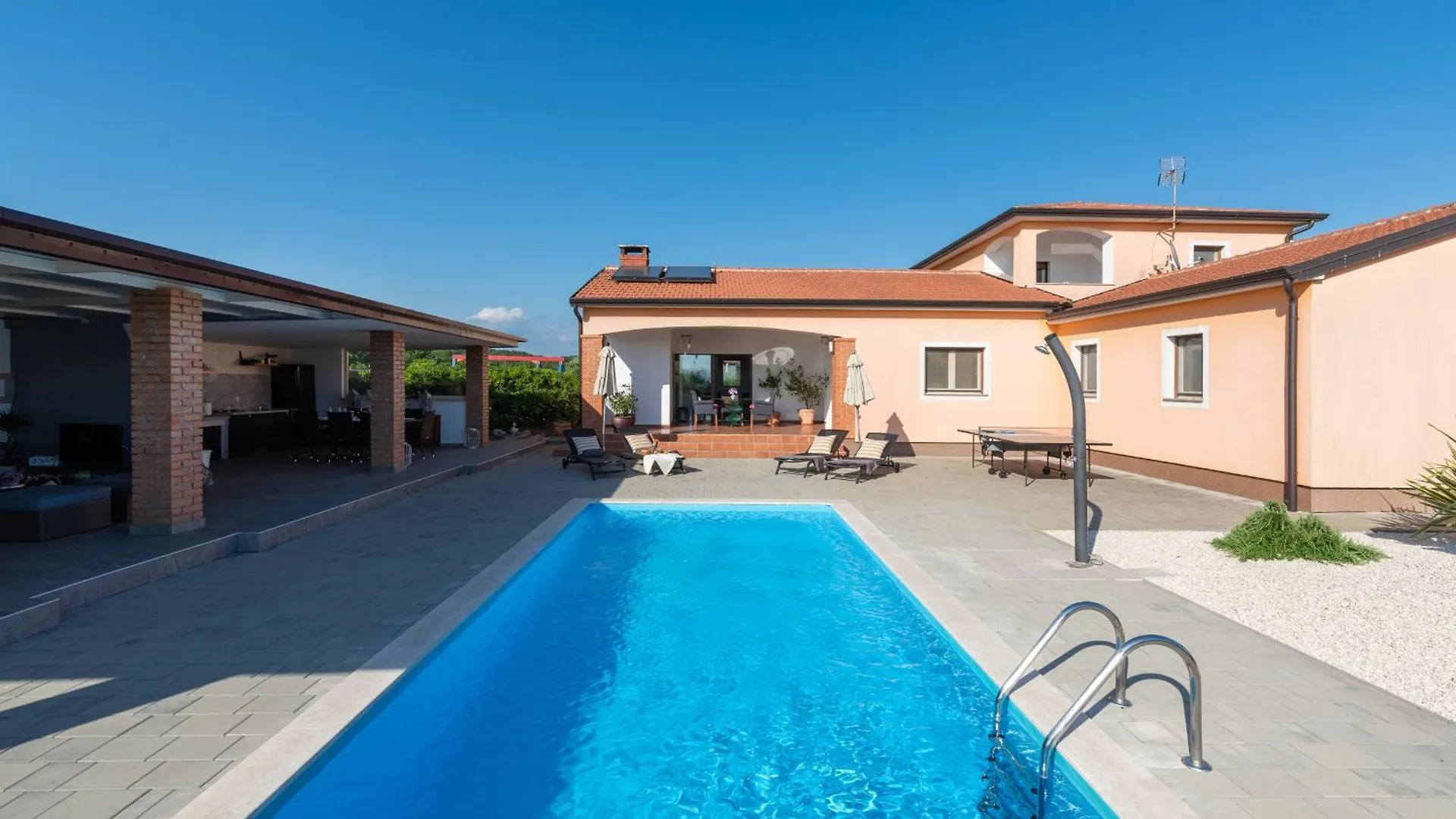 Beautiful Villa Sveta Anna With Jacuzzi In Tinjan