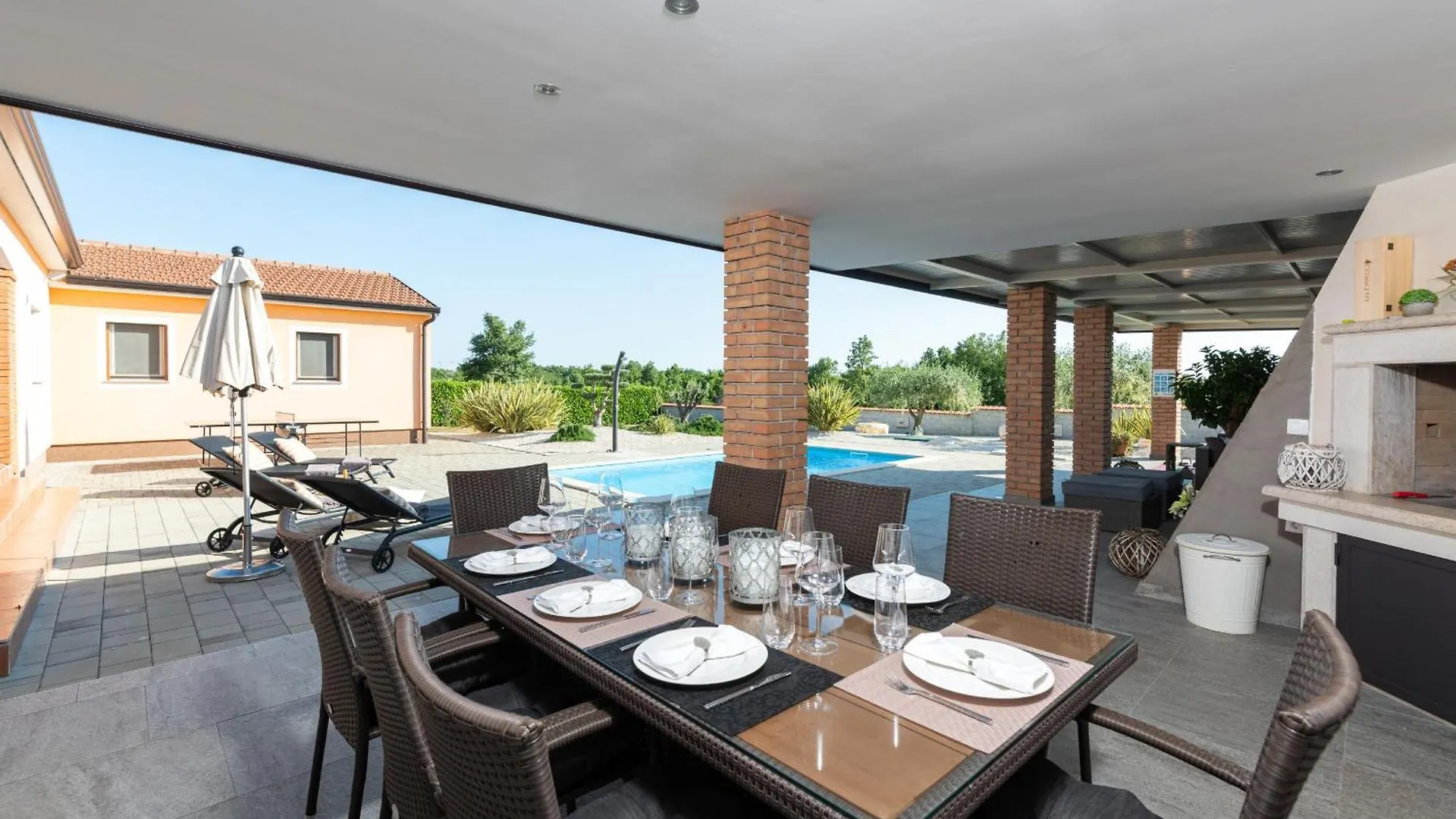 Beautiful Villa Sveta Anna With Jacuzzi In Tinjan Croatia