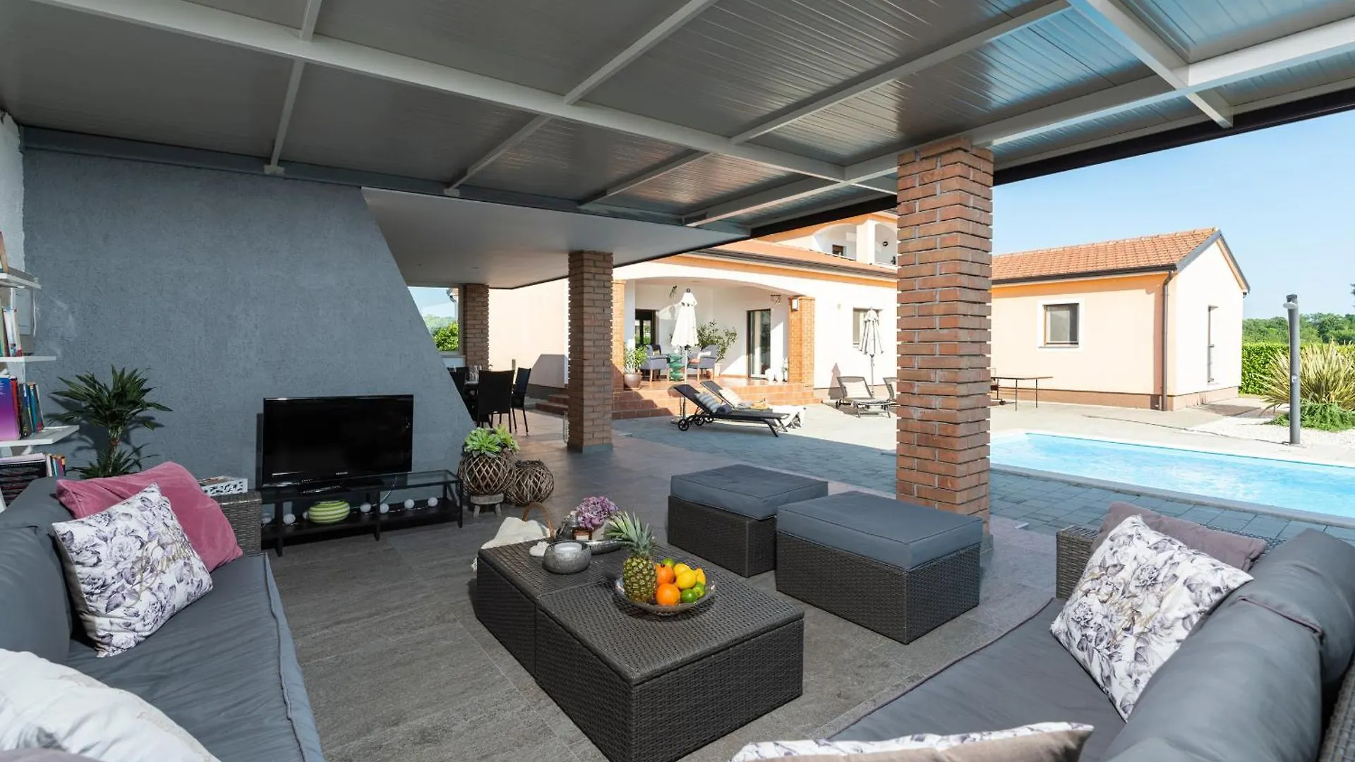 Beautiful Villa Sveta Anna With Jacuzzi In Tinjan Croatia