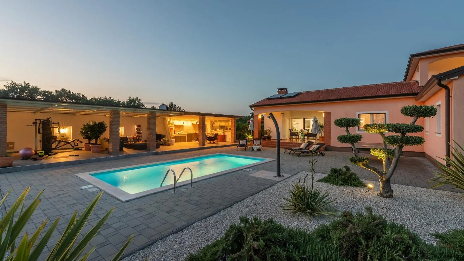 Beautiful Villa Sveta Anna With Jacuzzi In Tinjan